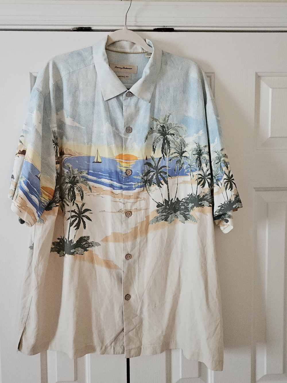 Tommy Bahama Men's Short Sleeve 100% Silk Button-Up Shirt. Small Mark, See Photo